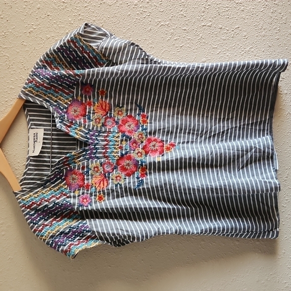 𝅺Savanna Jane Embroidered Blouse - Picture 3 of 7